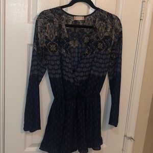 Super cute patterned navy romper.